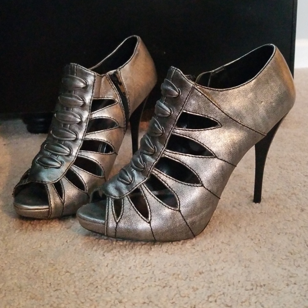 Bakers grey open toe heels.
